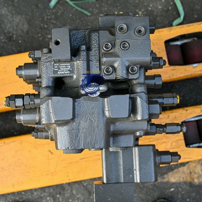 UX22-135 VOE14550306 Valve de commande hydraulique EC135B EC140 EC140B EC140D Pièces hydrauliques de la pelle