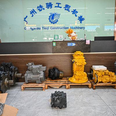 708-1U-01112 708-1U-04113 Komatsu WB93R 95R 97R WB93R-5E0 708-1U-00111 Pompes hydrauliques à piston pour les engrenages des ventilateurs